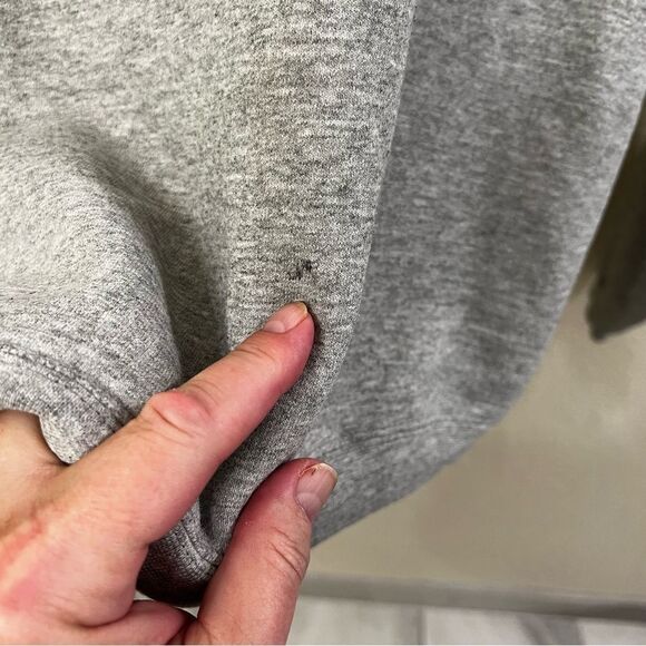Hanes Gray Long Sleeve Sweatshirt (Size Large) - Picture 5 of 5